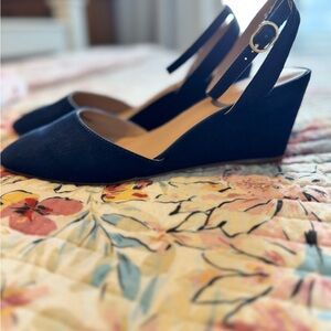 LOFT Chic Navy Wedge Sandals Ankle Strap 10M Womens